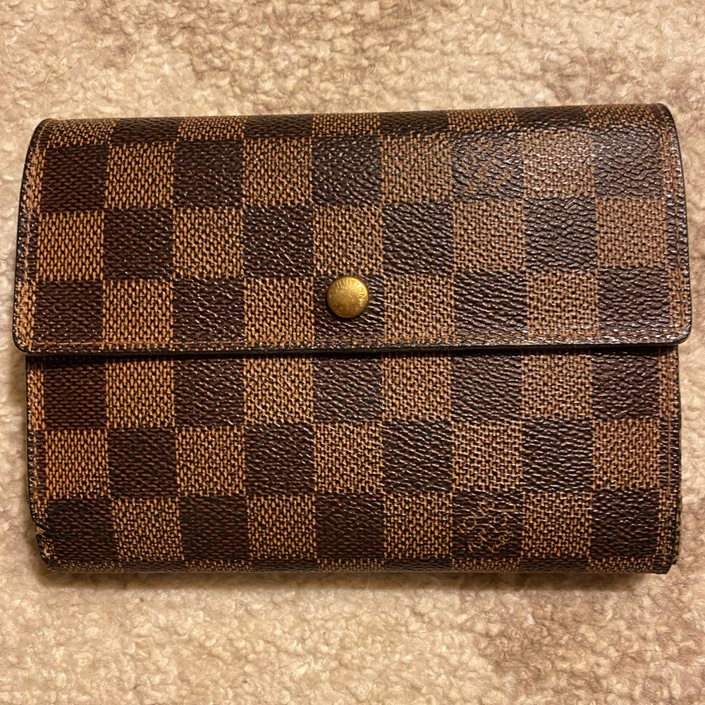 Louis Vuitton damier wallet fair condition, as reflected by the price Authentic.